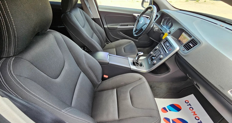 Volvo V60 cena 56000 przebieg: 192000, rok produkcji 2017 z Garwolin małe 326